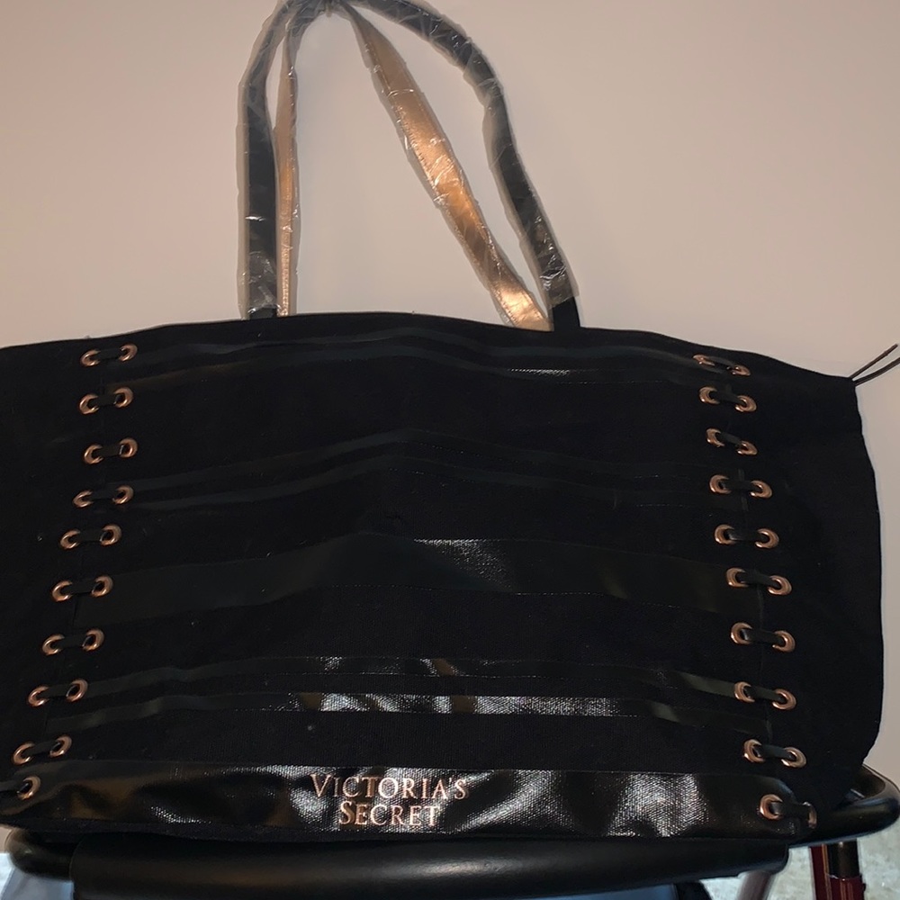 Victorie Secret Black and Gold zippered One Size Tote